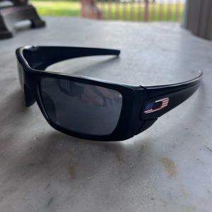 100% Oakley Polarized Sunglasses